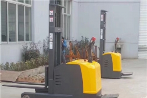電動(dòng)堆高車(chē)叉車(chē)為什么會(huì)出現(xiàn)漏油現(xiàn)象？