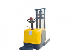 前移式電動(dòng)堆高車(chē)廠商淺談電動(dòng)堆高車(chē)發(fā)展趨勢(shì)