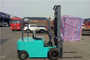 倉儲(chǔ)電動(dòng)叉車廠家提示電動(dòng)叉車到底要怎么保養(yǎng)？