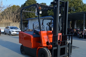 電動(dòng)叉車的安全駕駛規(guī)范