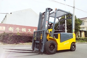 如何給長時間不用的3噸電動叉車充電？
